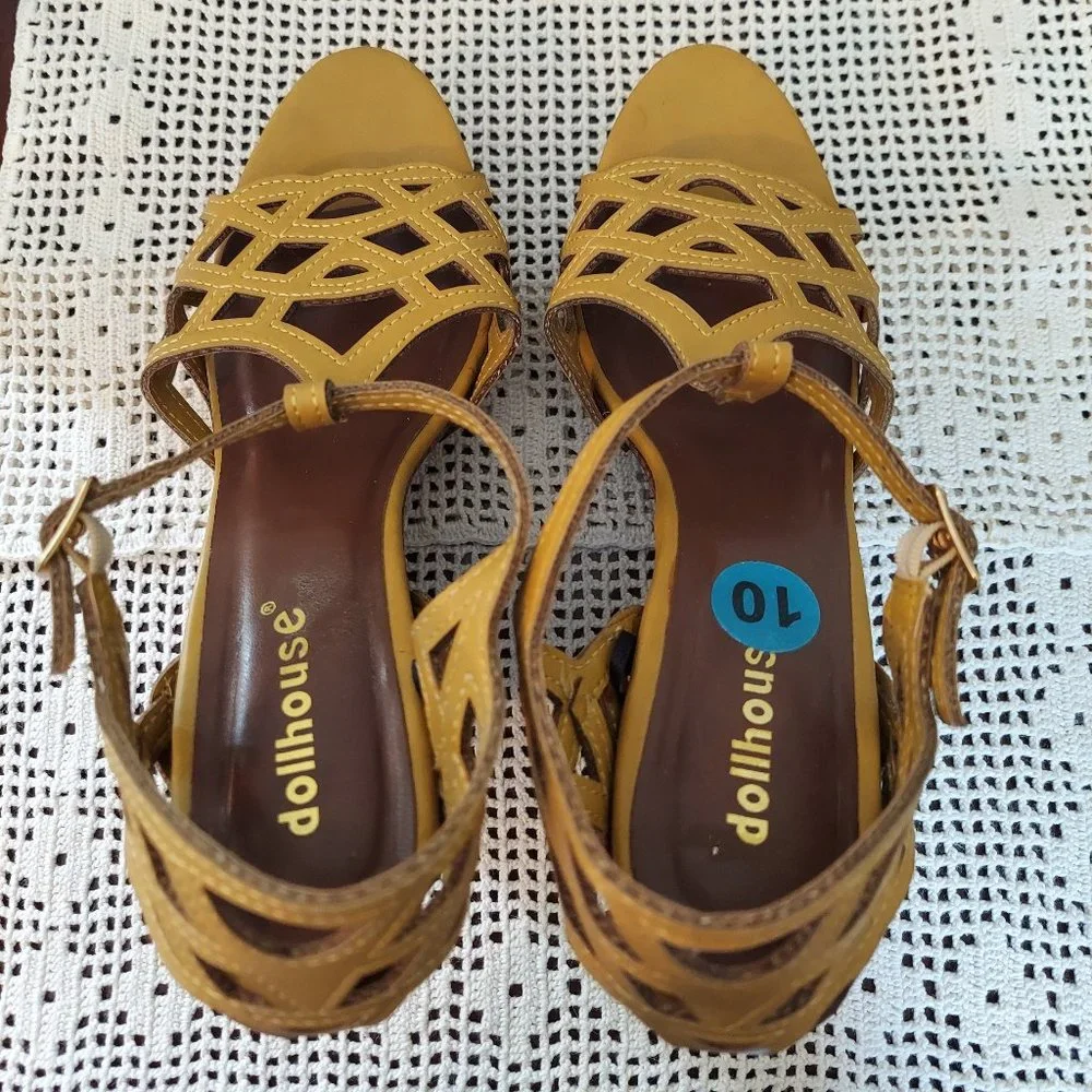 DOLLHOUSE LASER CUT PEEP TOE STUDDED WEDGES (10M)